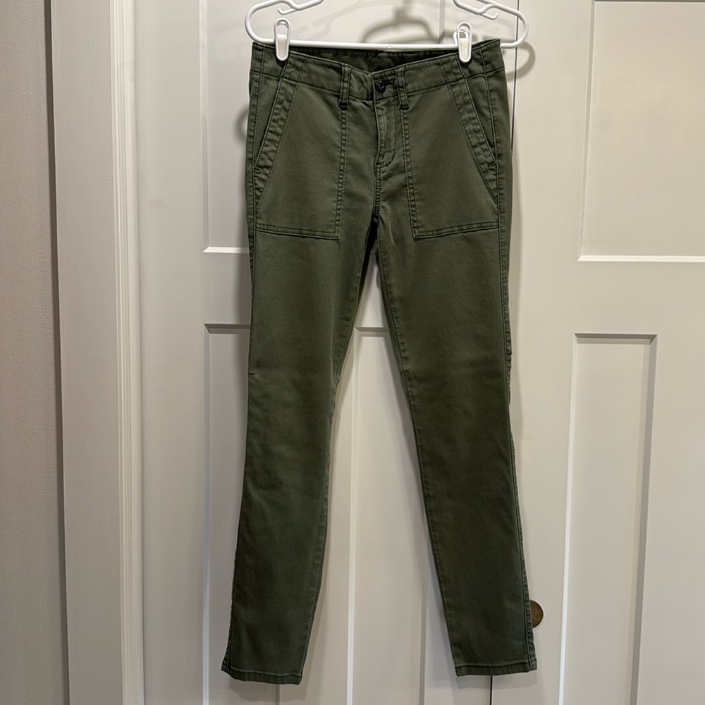 Cabi green twill skinny quest pants EUC